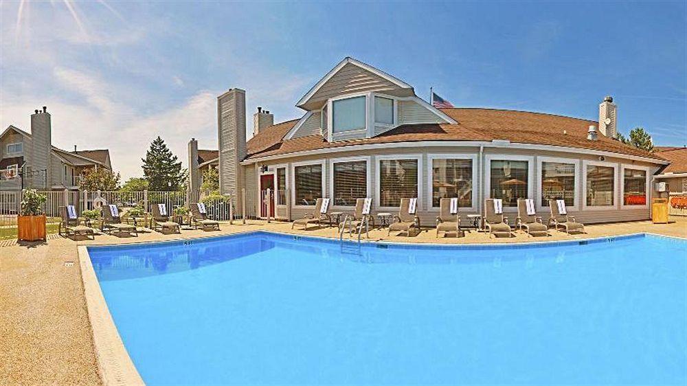 Sonesta Simply Suites Cleveland Airport Мидълбърг Хайтс Екстериор снимка