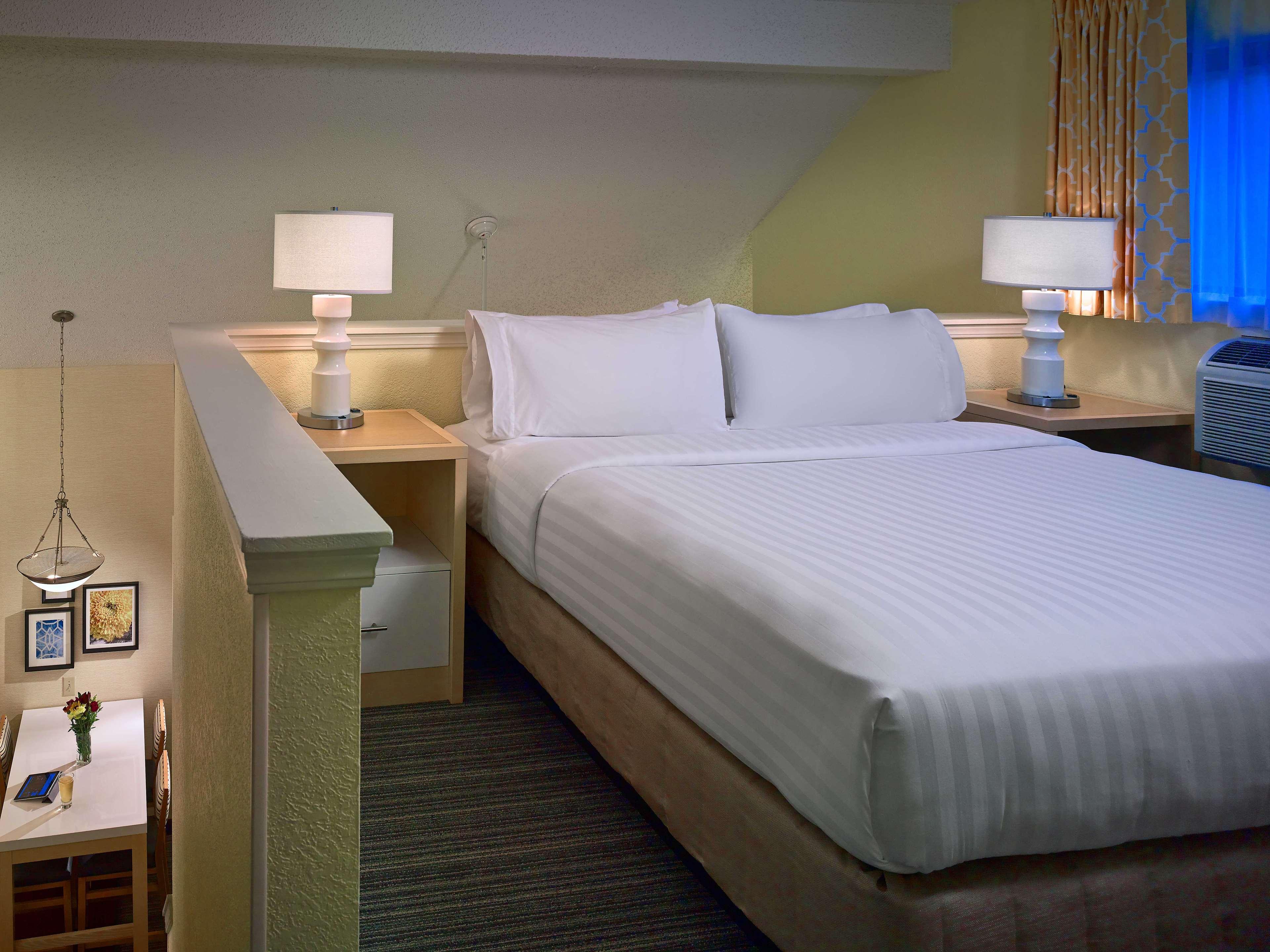 Sonesta Simply Suites Cleveland Airport Мидълбърг Хайтс Екстериор снимка