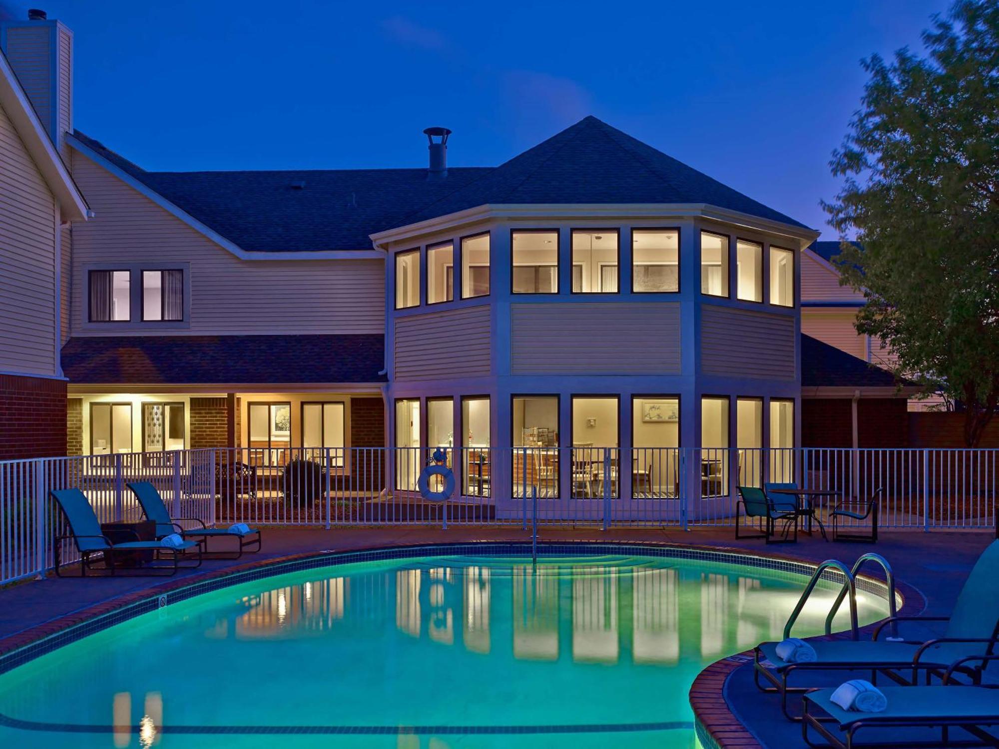 Sonesta Simply Suites Cleveland Airport Мидълбърг Хайтс Екстериор снимка