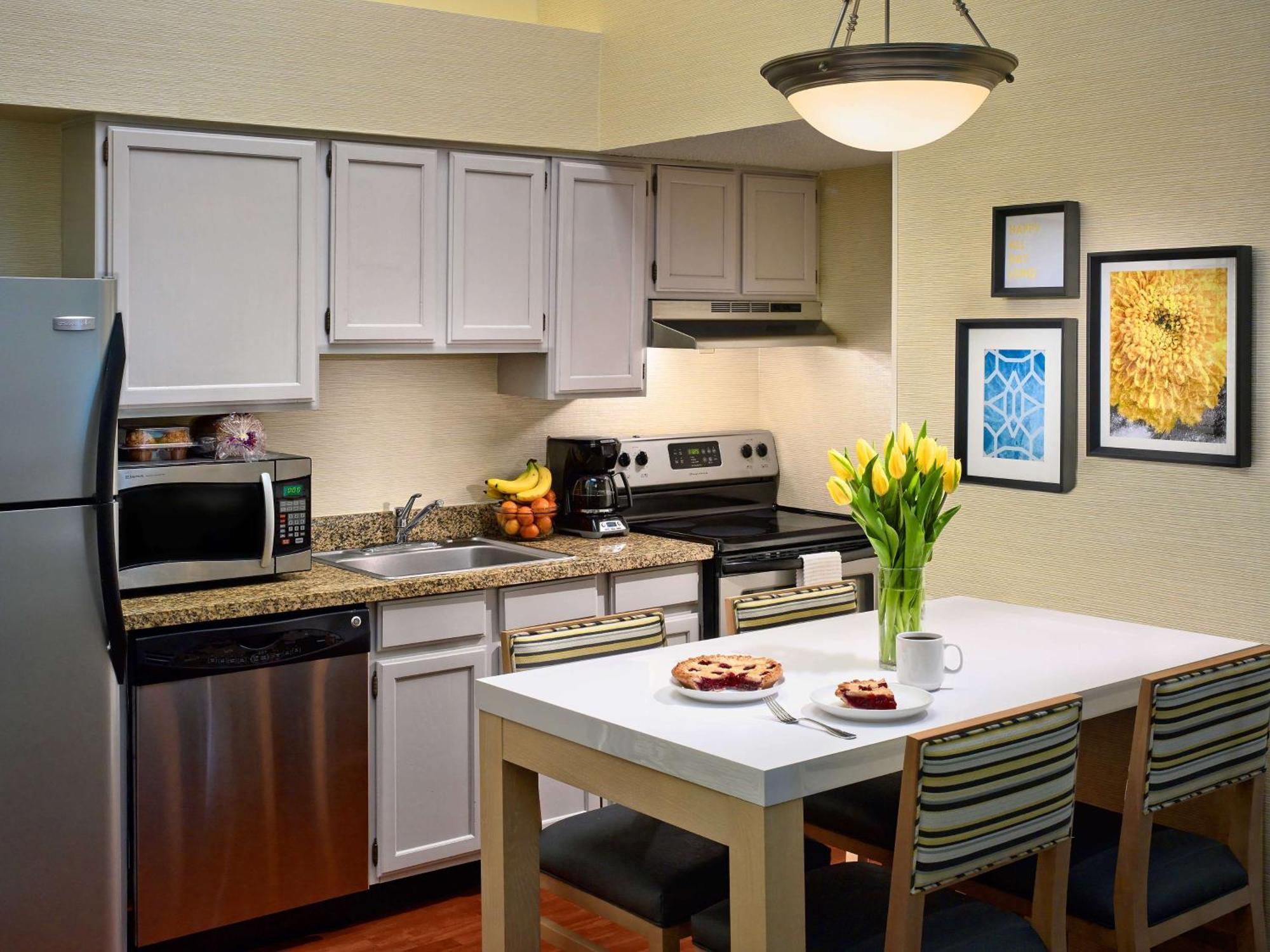 Sonesta Simply Suites Cleveland Airport Мидълбърг Хайтс Екстериор снимка