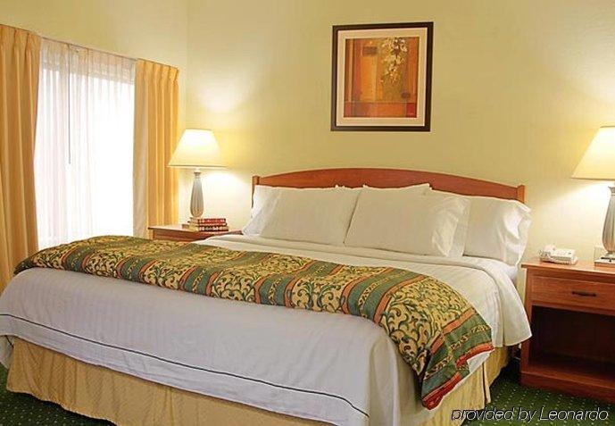 Sonesta Simply Suites Cleveland Airport Мидълбърг Хайтс Екстериор снимка