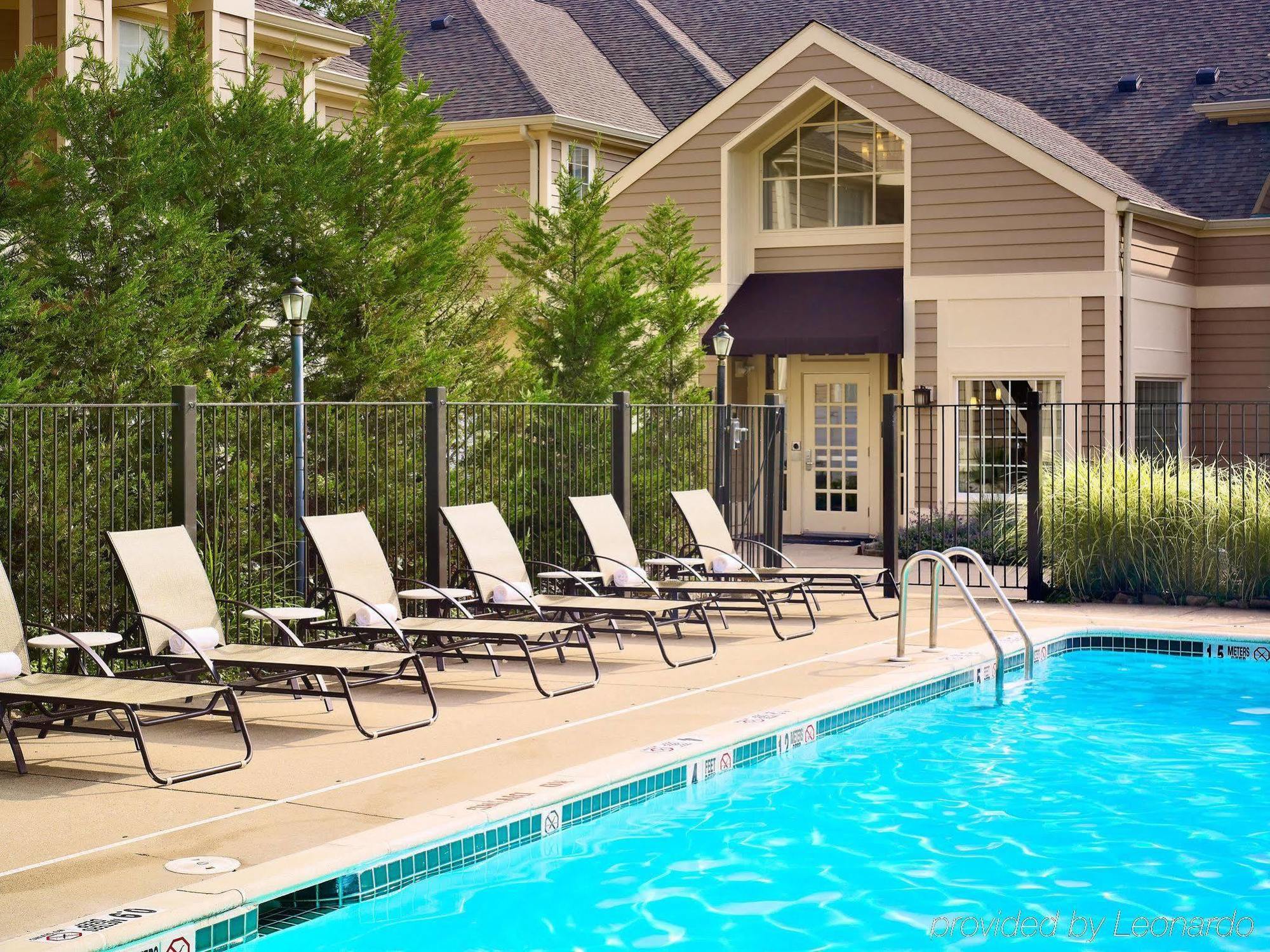 Sonesta Simply Suites Cleveland Airport Мидълбърг Хайтс Екстериор снимка