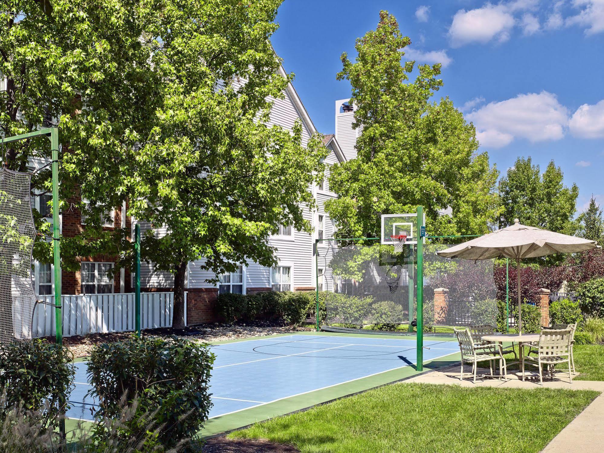 Sonesta Simply Suites Cleveland Airport Мидълбърг Хайтс Екстериор снимка