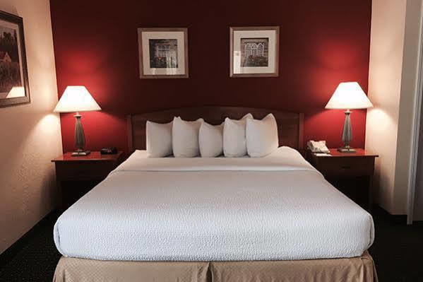 Sonesta Simply Suites Cleveland Airport Мидълбърг Хайтс Екстериор снимка