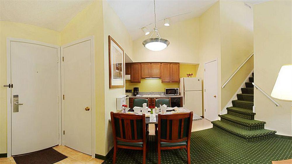 Sonesta Simply Suites Cleveland Airport Мидълбърг Хайтс Екстериор снимка